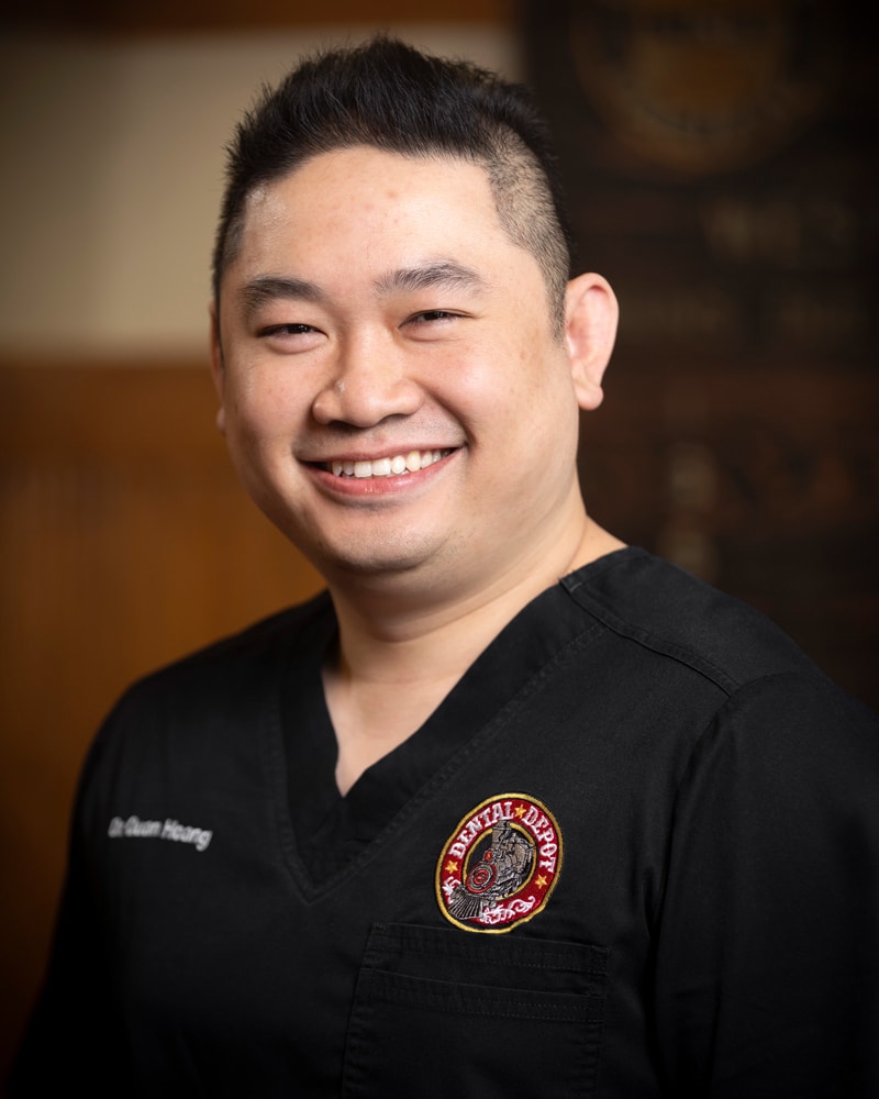 Headshot of Dr. Quan Hoang - Dentist at Dental Depot's dental clinic in Broken Arrow, OK